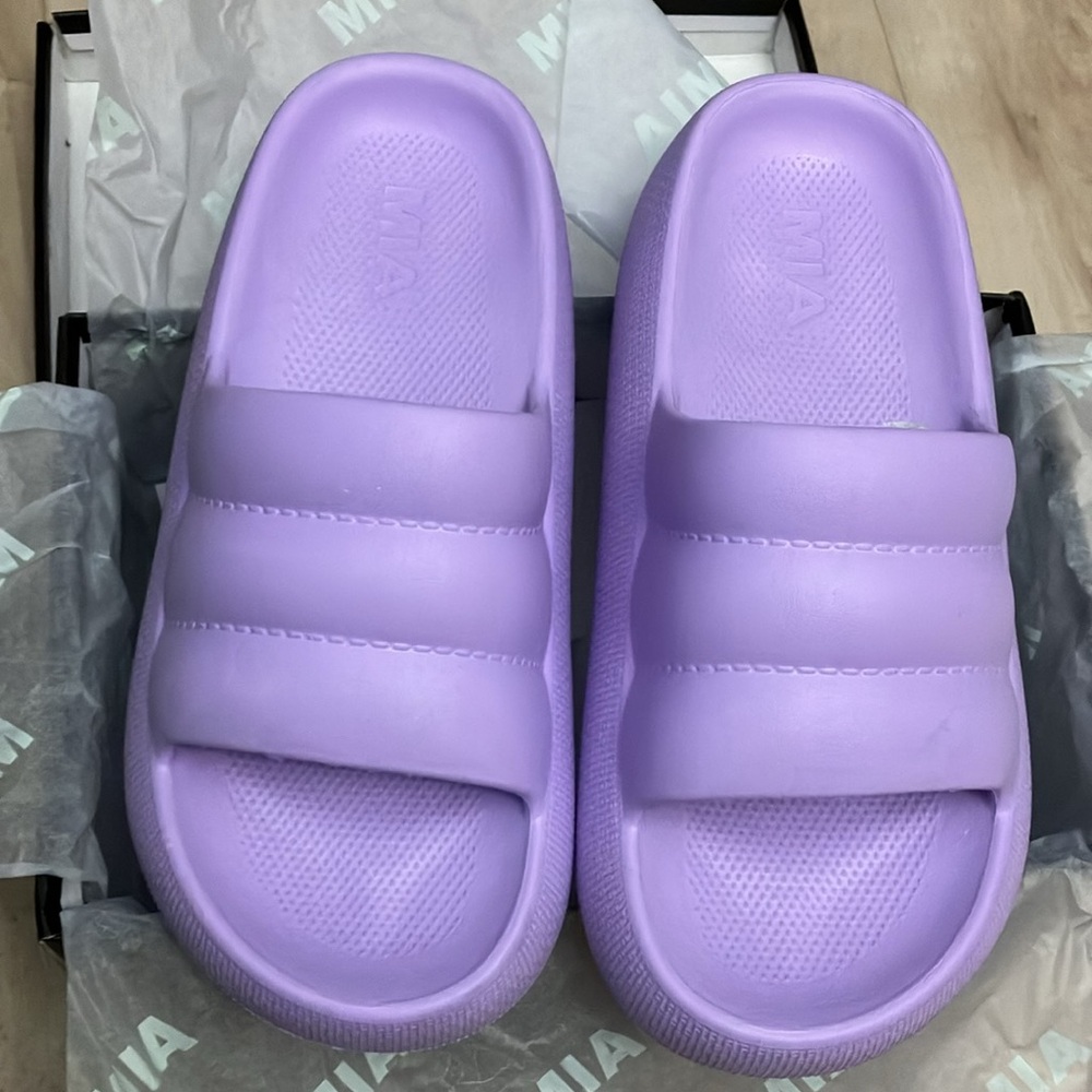 New in Box-MIA Lavender Kandy Waterproof Slide Sandal